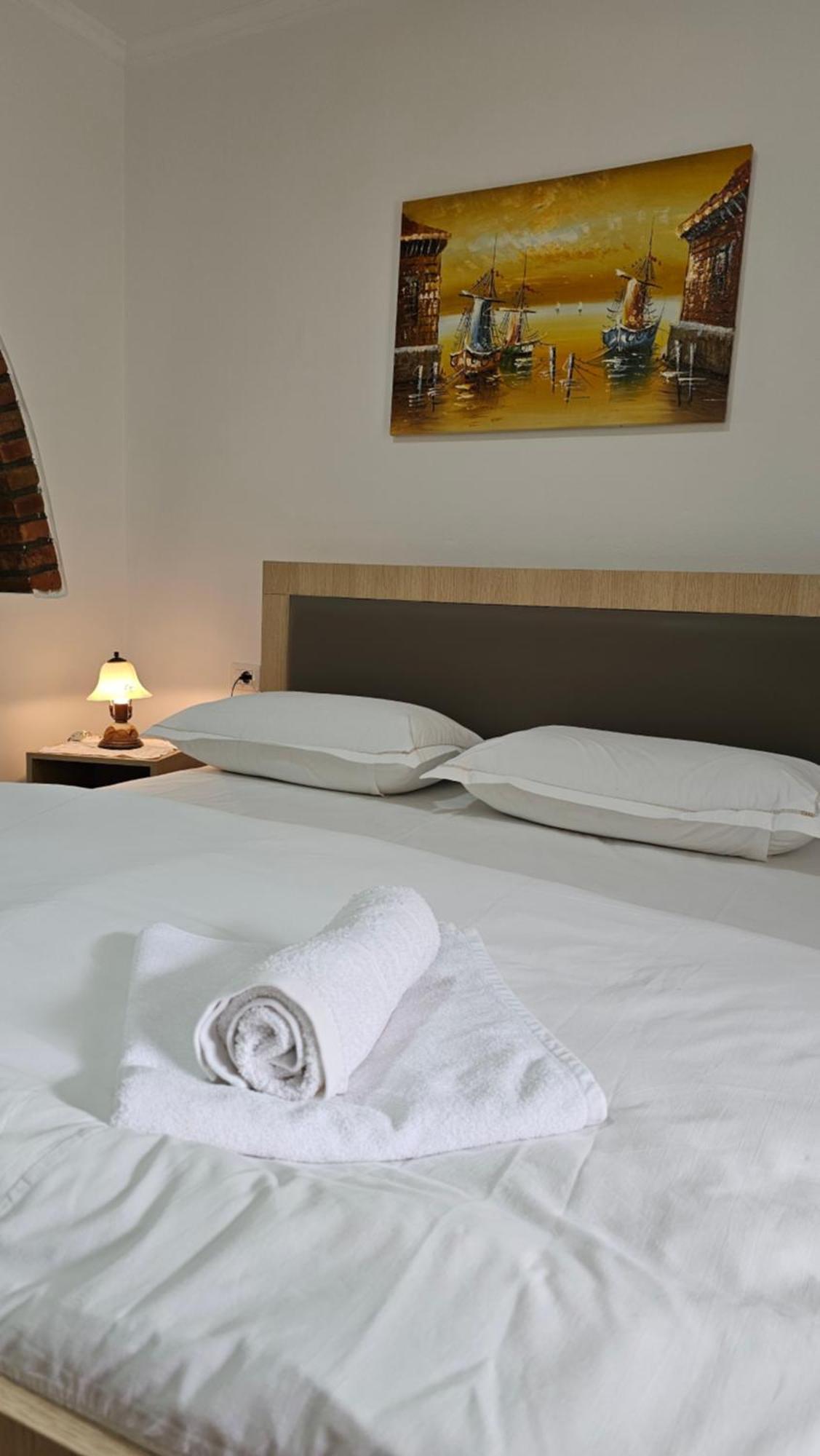Aliaj Guest House بيرات المظهر الخارجي الصورة