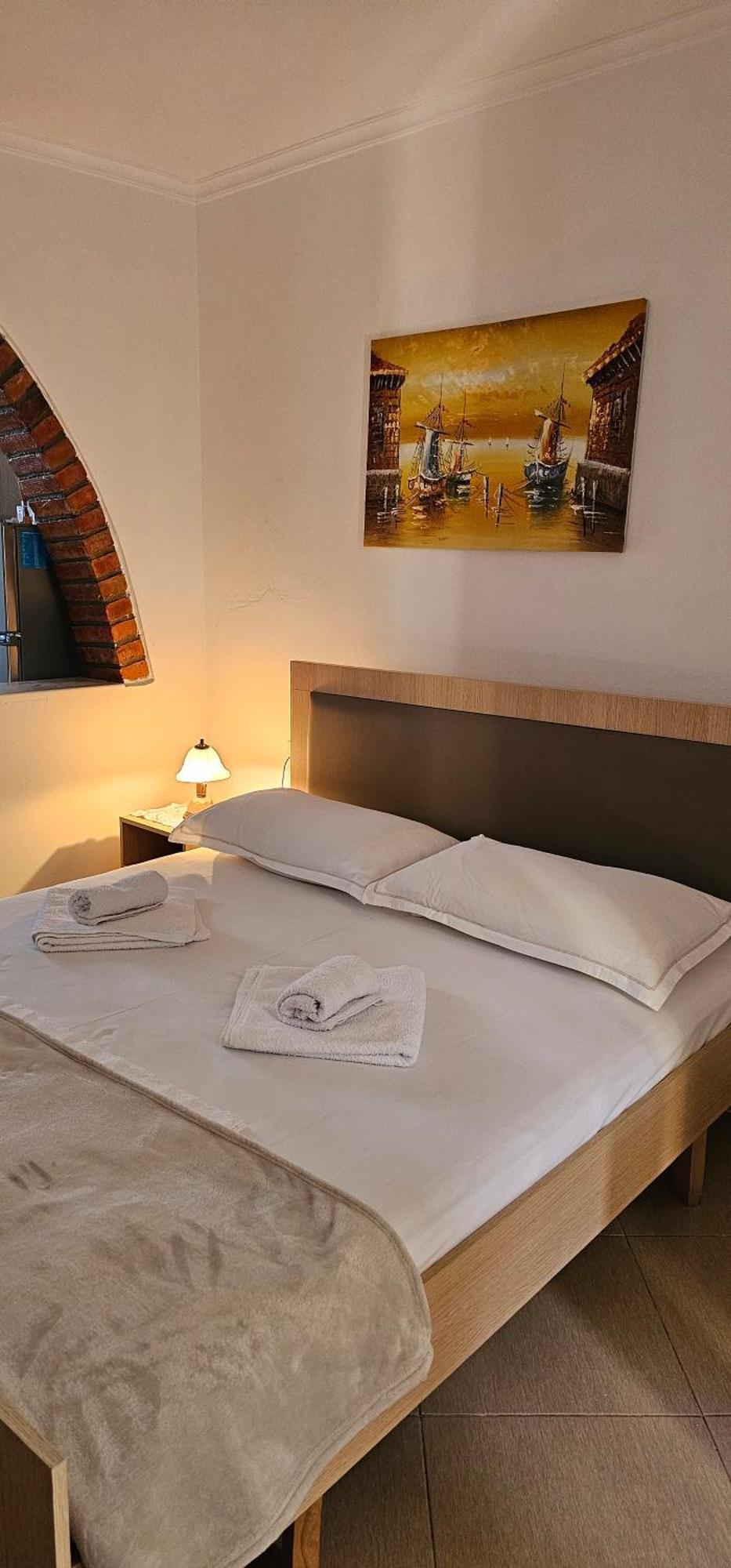 Aliaj Guest House بيرات المظهر الخارجي الصورة